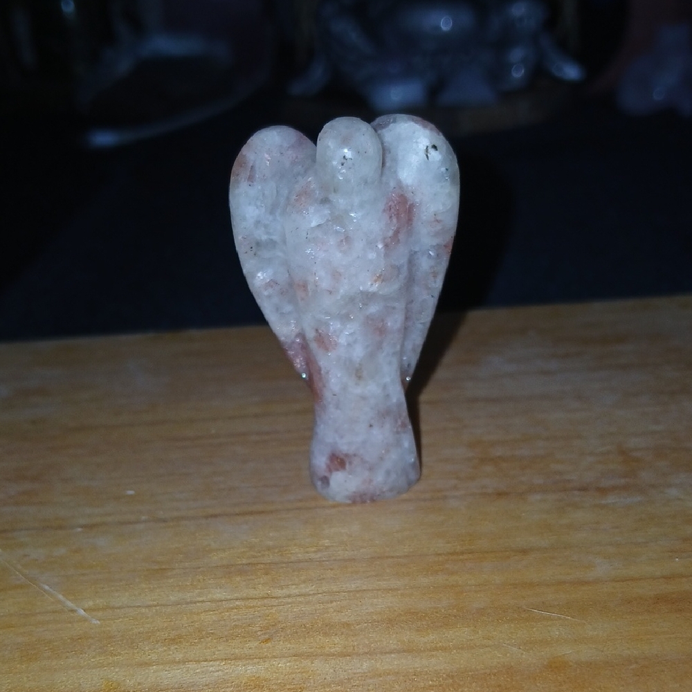 Hand-Carved Stone Angel Figurine in Cream with Rust Speckles